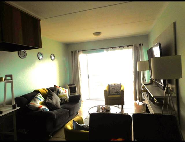 2 BEDROOM DUPLEX FOR SALE IN CAVERSHAM GLEN